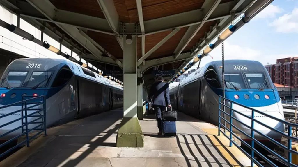 Does Amtrak Train go to Nashville?